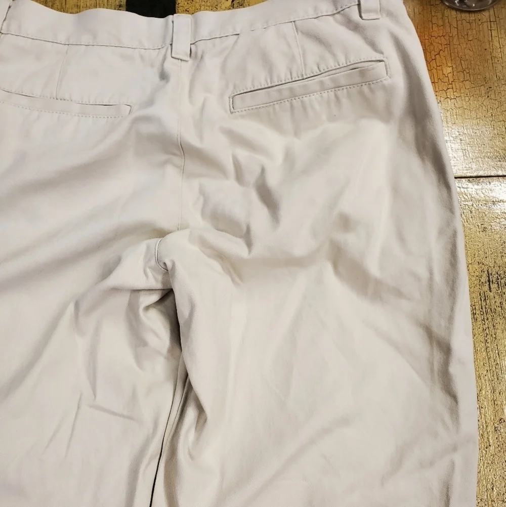 🤴👖 Old Navy Classic Khaki Dress pants 33 x 32